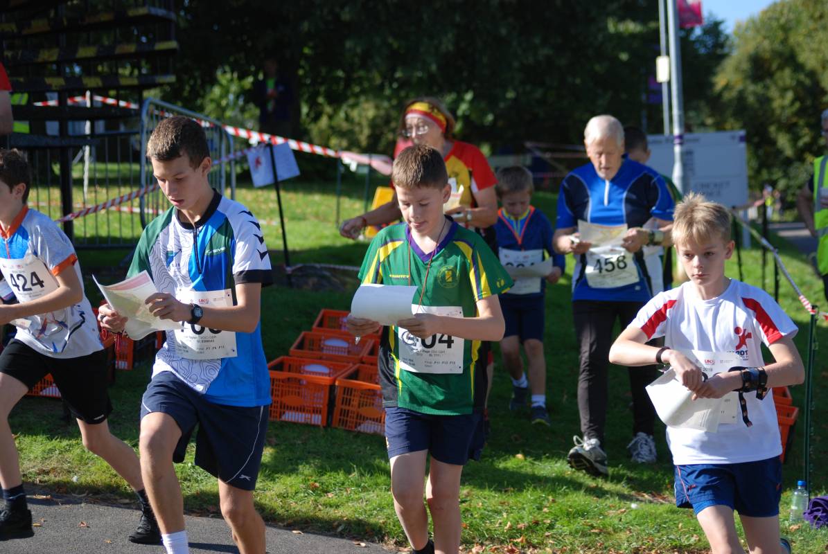 Juniors competing.   Photo credit: Phil Conway (GO)