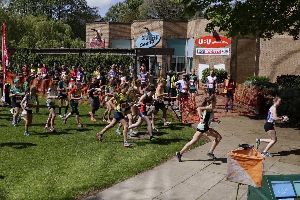 Mixed Relays Start. Photo: by Wendy Carlyle