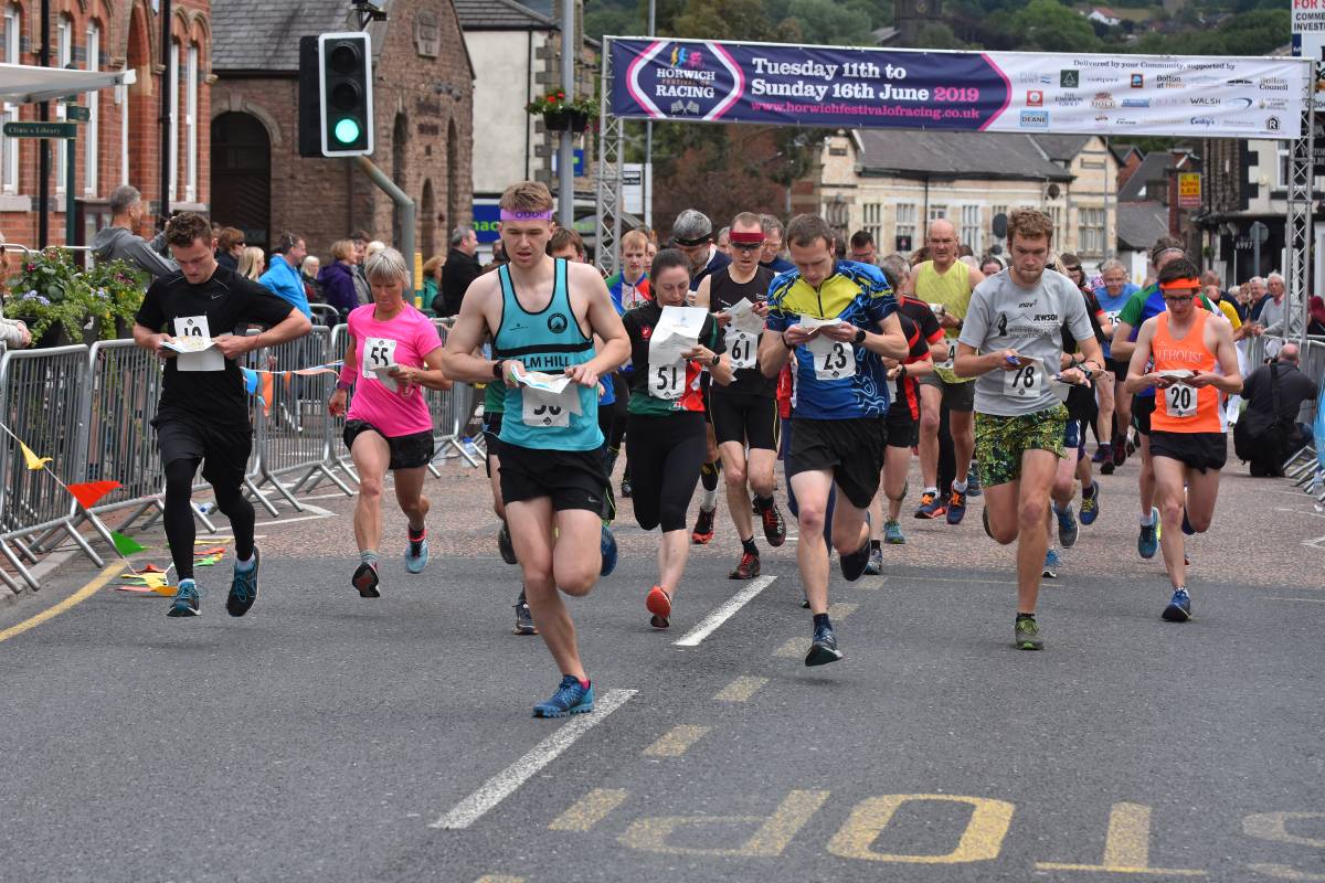 Start of the final, front pack