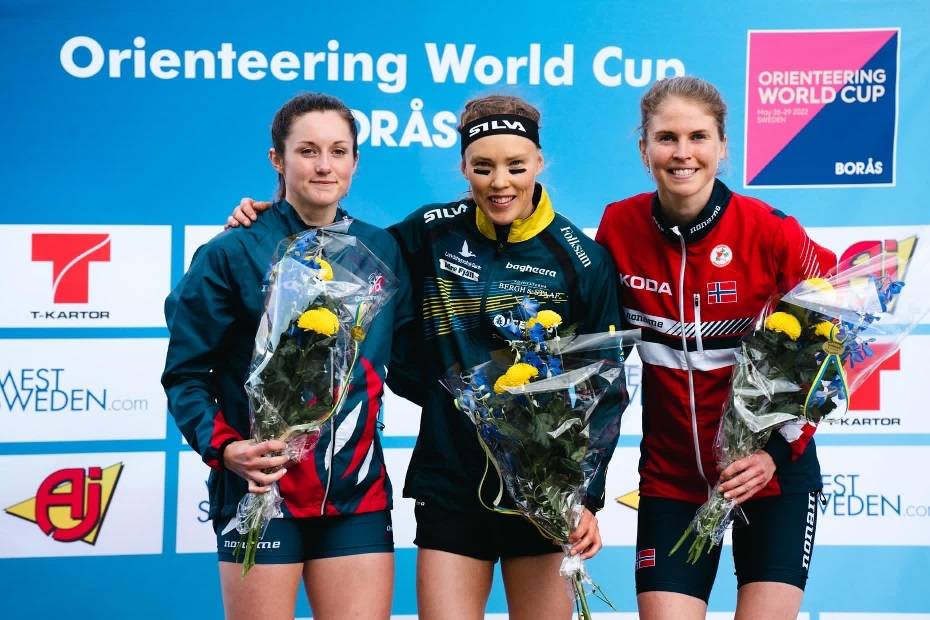 GB Megan Carter-Davies (left) wins silver. Credit:  IOF/William Hollowell