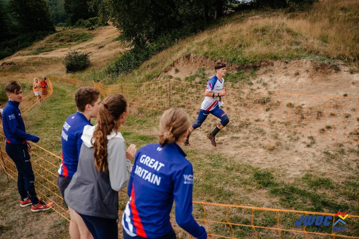 The GB Team cheering on Jim Bailey in the Long Race